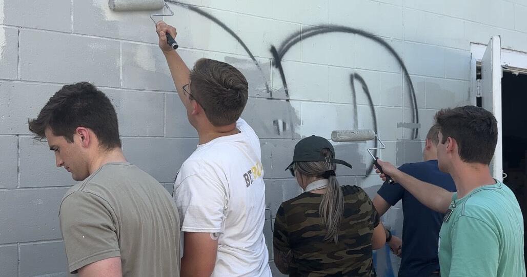 Volunteers come together to cover graffiti in Spokane Valley - Vimarsana News