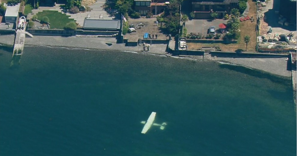 Small plane crashes into water off Seattle | News | kxly.com