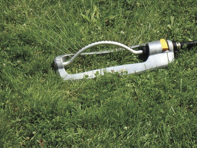 07-11 HOME A flip-flop watering device can cover a lot of space.jpg