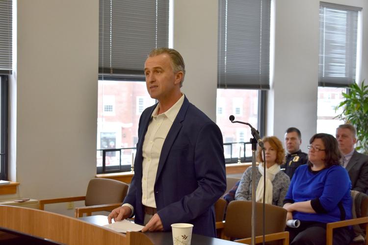 01-04 Vape Hearing Tom