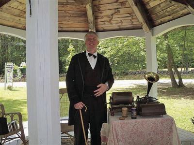 Jonathan Hively as Thomas Edison