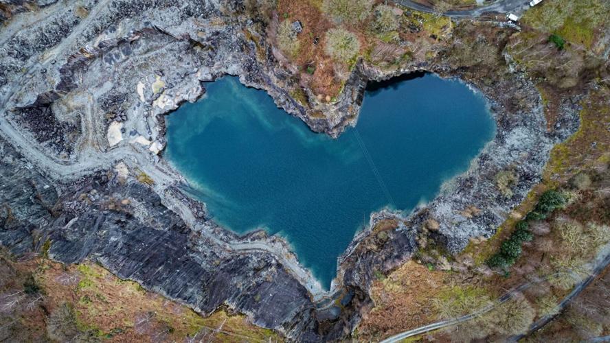 Romantic pictures show stunning heart-shaped lake in UK beaty spot