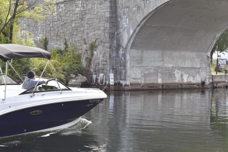 09-19 Low lake boater