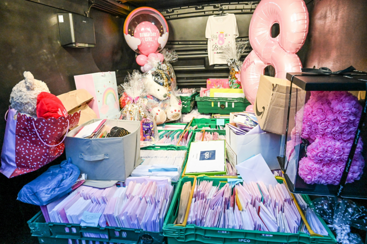 Cancer-stricken girl who set birthday card record dies