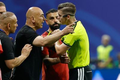 Egypt head coach Hossam Hassan argues with referee François Letexier during the Argentina-Egypt World Cup match on July 7, 2026.