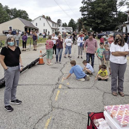 Gale school onlookers.jpg