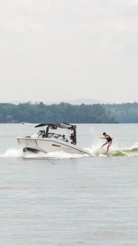 08 BOAT Wakesurf5.jpg