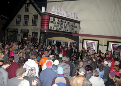 Squirrel Nut Zippers play without power in Plymouth