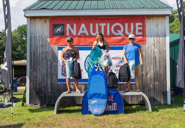 08 BOAT Wakesurf2.jpg