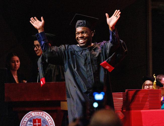 FLORIDA SOUTHERN COLLEGE HOLDS DECEMBER COMMENCEMENT FOR 160 GRADUATES