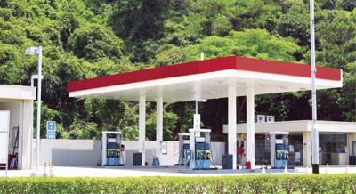 04-30 COM Gas station