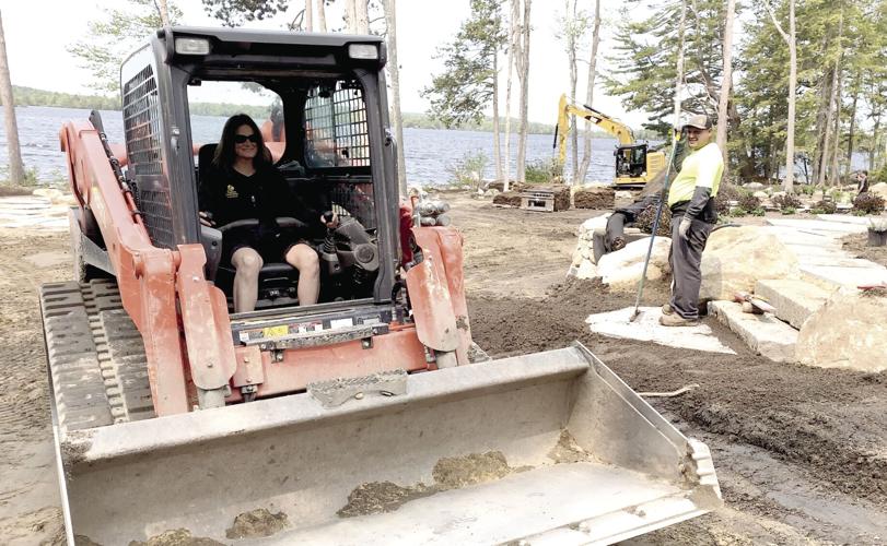 03-13 WomenConstr.jpg