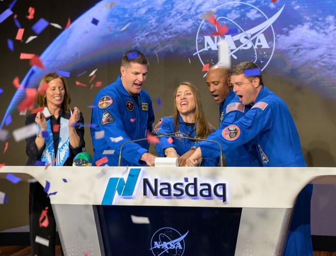 SWNS_ATRONAUTS_NYC_09_145722