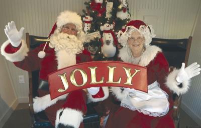 12-27 Jolly the Trolley_Santa H