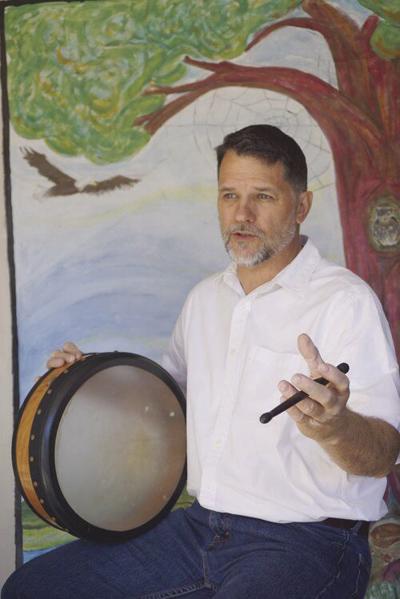 08-09 COM Simon Brooks