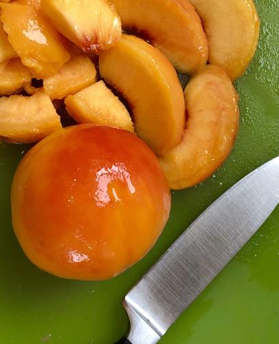 08-12 Foodie cutting fruit