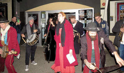Squirrel Nut Zippers play without power in Plymouth