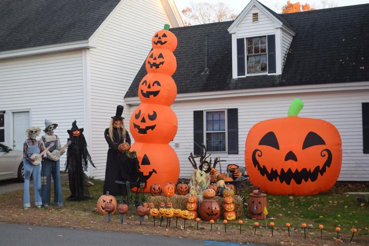 Yard pumpkin tower