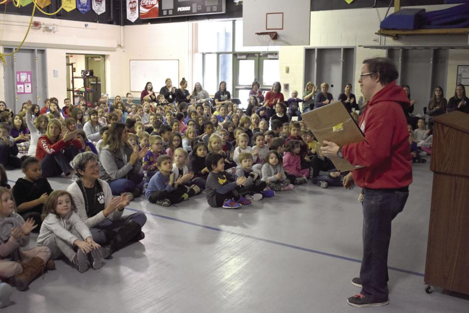 Woodland Heights custodian teaches students that kindness counts