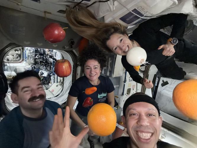 SWNS_SPACE_FRUIT_04_143311