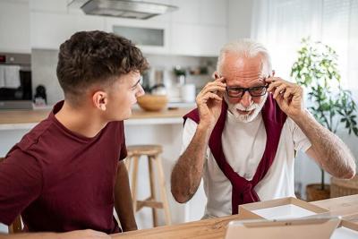 How to adjust to new eyeglasses
