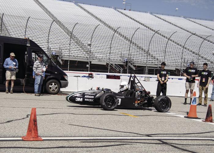 05-03 hybrid cars 4 Alan MacRae.jpg