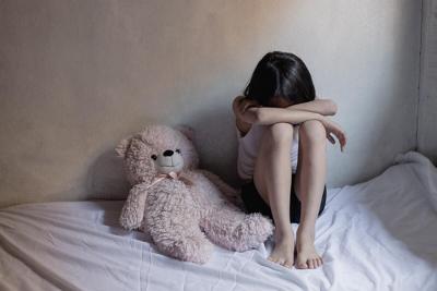 Parents Might Pass Depression Down To Kids Through One Specific Symptom, Experts Say