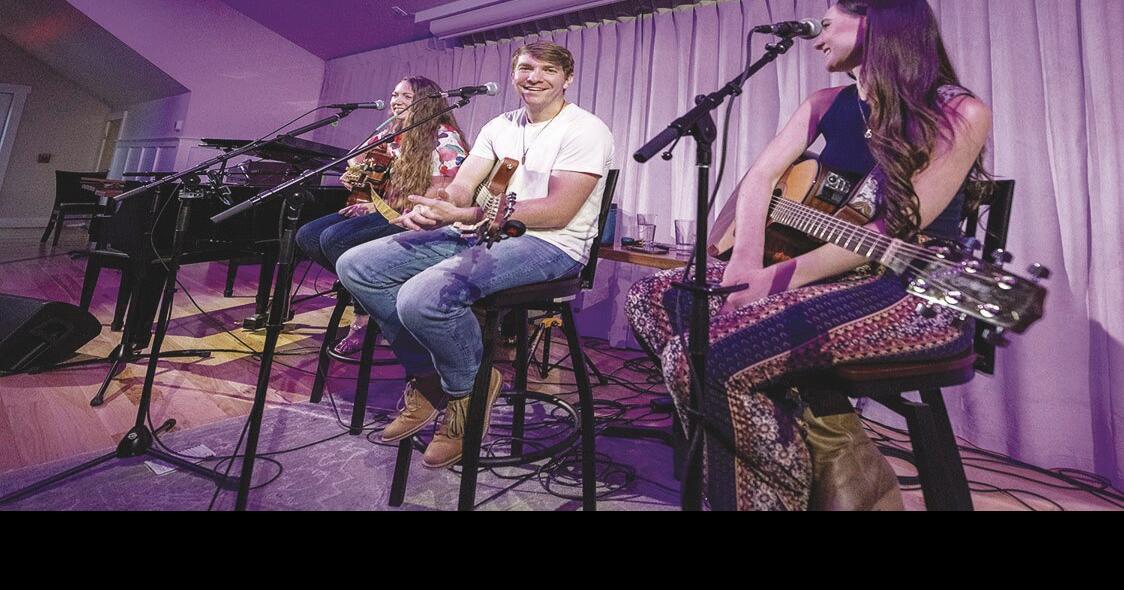 Songwriter Round-Up featuring Alli Beaudry & Jackie Therrien