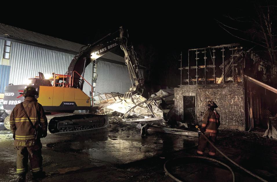 Fire destroys marina building, some boats