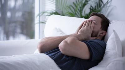 Night sweats in men: Causes, tips and solutions