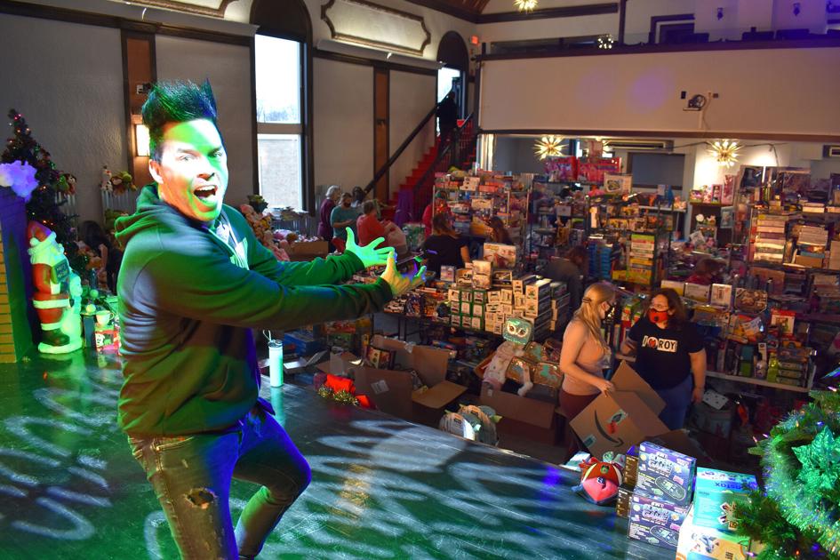 Deck the halls with thousands of toys &mdash;Recycled Percussion filling downtown building with free toys