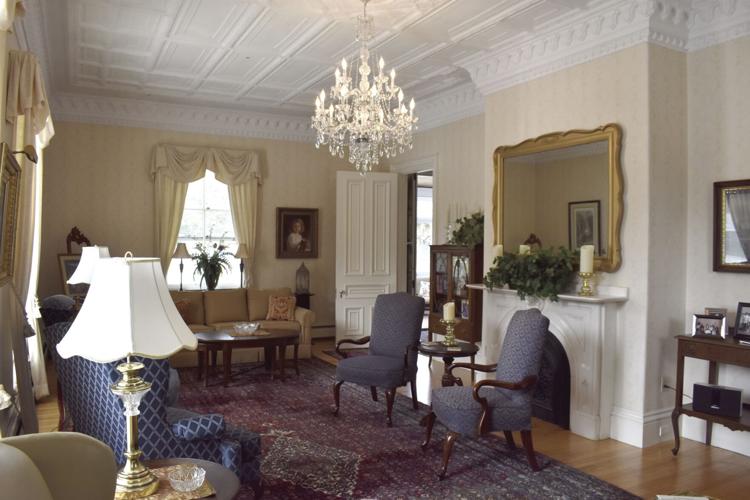 09-16 Busiel House sitting room