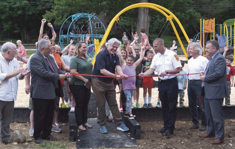 Mayor Andrew Hosmer ribbon cutting