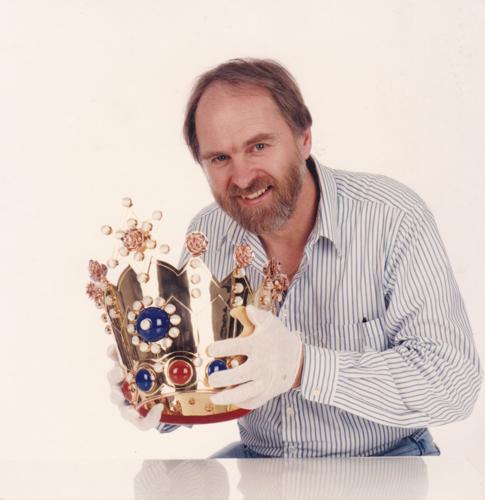 Keith hold the crown