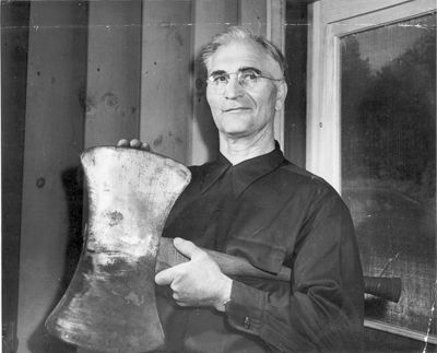 Chinook disappears on Byrd's Antarctic Expedition on his 12th birthday