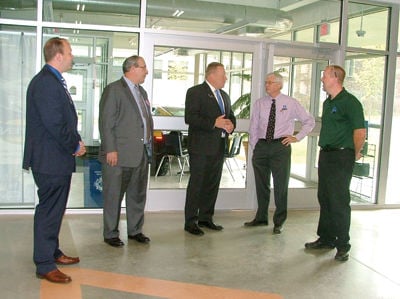GM official praises LRCC's auto technician education program