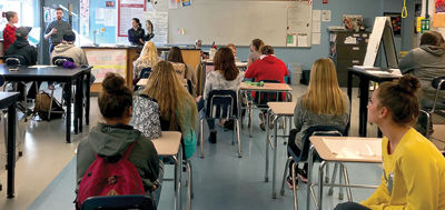 Zookeepers talk to LHS students about careers in animal care