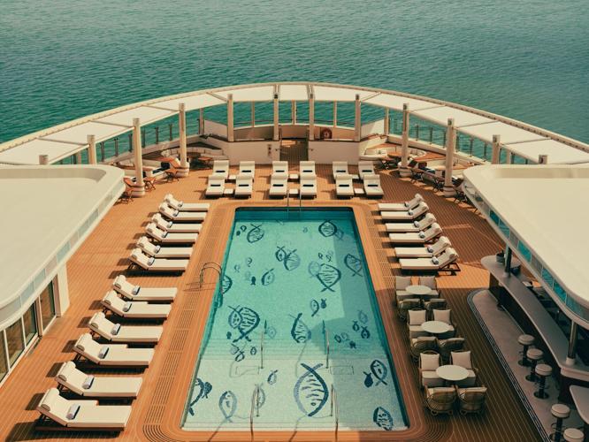 /C O R R E C T I O N -- Four Seasons Hotels and Resorts/