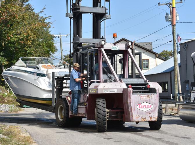 09-26 Boating forklift 1