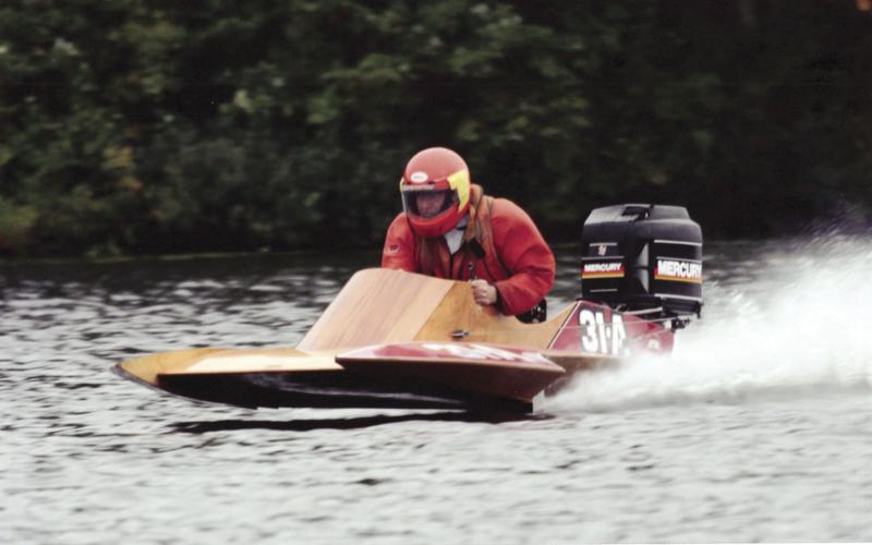 Hydroplane racing