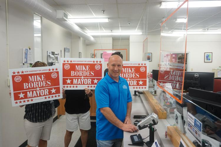 Bordes files for mayor