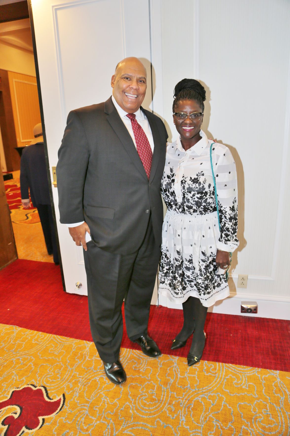 Michael Holmes, Dr. Yemi Akande-Bartsch