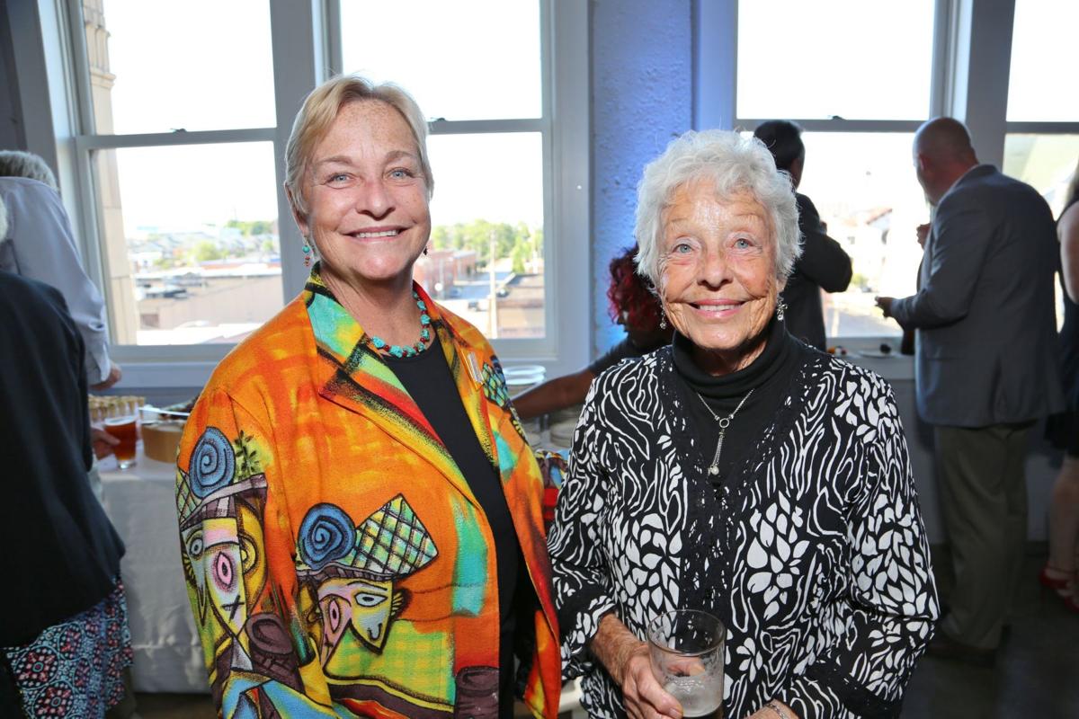 Nancy Suelflow, Anita Siegmund