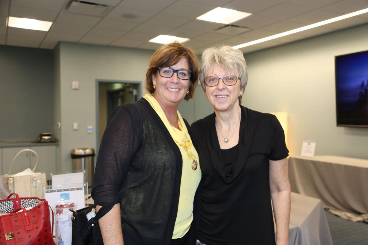 Kelli Johnston, Linda Hervatin