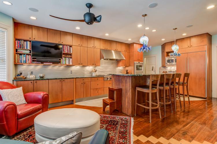 Distinctive Property 6 Lenox Place