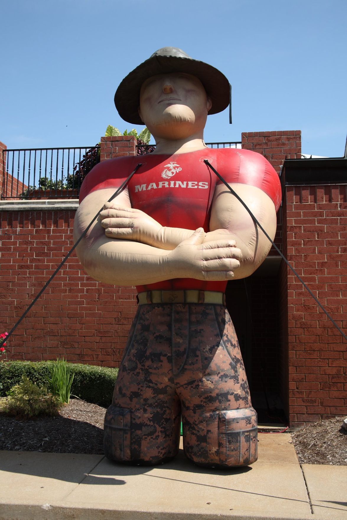 082717MOFriendsInjuredMarines_38.JPG