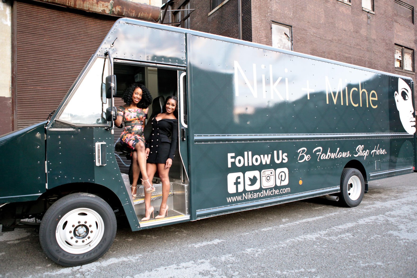 Niki Miche Wardrobe on Wheels