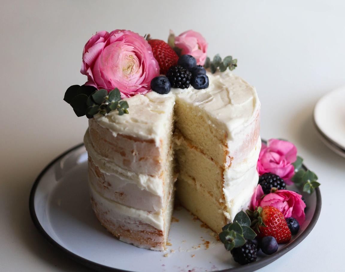 Recipe White Wine Cake With Goat Cheese Frosting