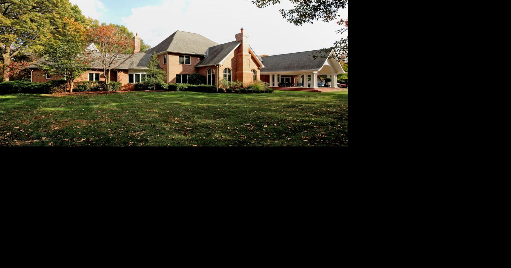 Distinctive Property 8 Huntleigh Woods