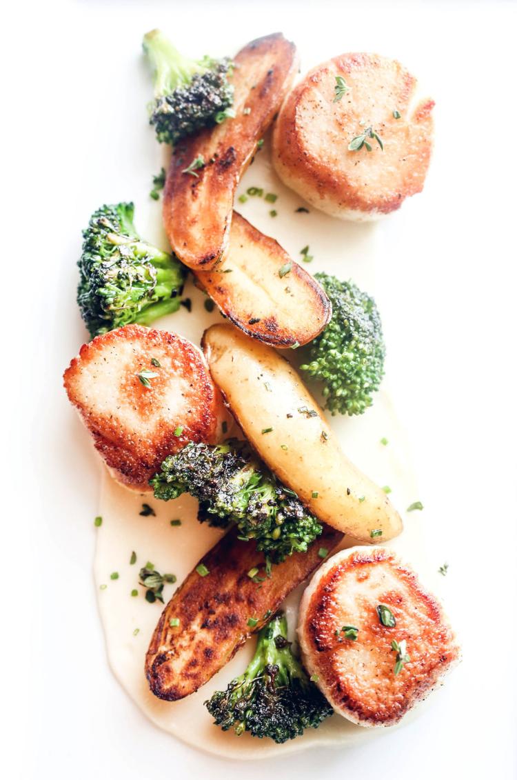 Dinner & A Show Robust Wine Bar